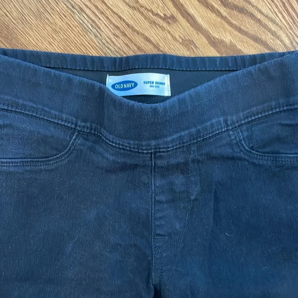 Women’s Super Skinny Old Navy Brand Mid Rise Jeans. Size 6S. Excellent Condition